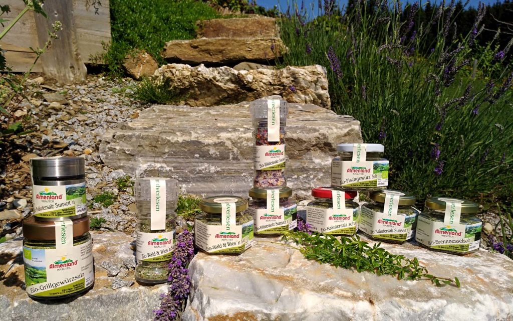 verschiedene Kräutersalze
